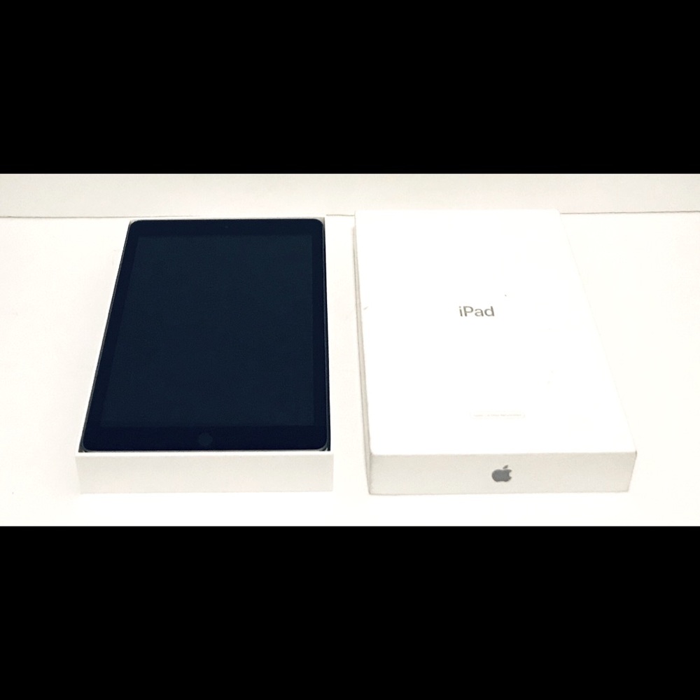 iPad 5th Generation A1822 32GB Space Gray New